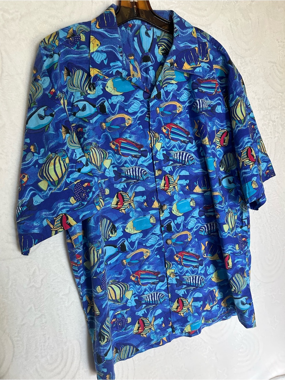 Vintage Men's Blue Tropical Fish Print Short-Sleeve Button-Down Shirt